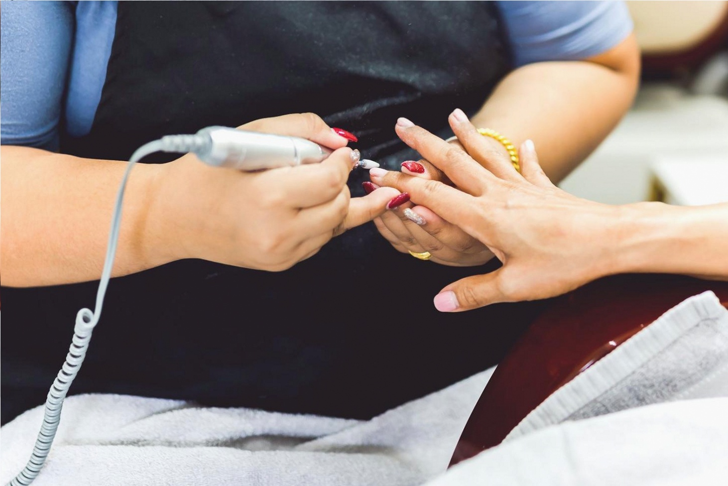 Full-Cover-Tips bei Nagelverlaengerungen: Fehler, die sich im Profibereich einschleichen