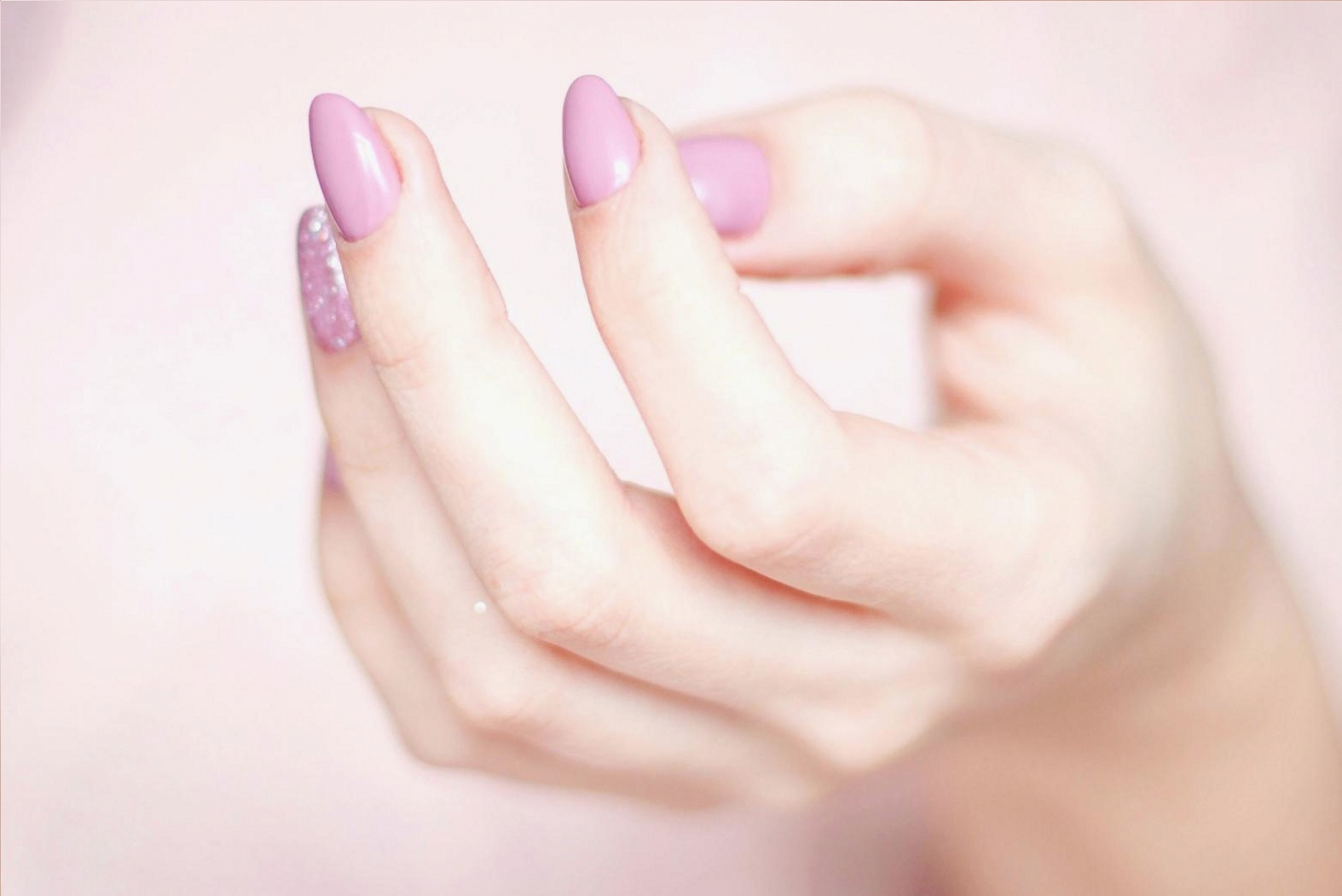 Schablonentechnik bei Nagelverlaengerungen: Fehler, die Profis unterschaetzen