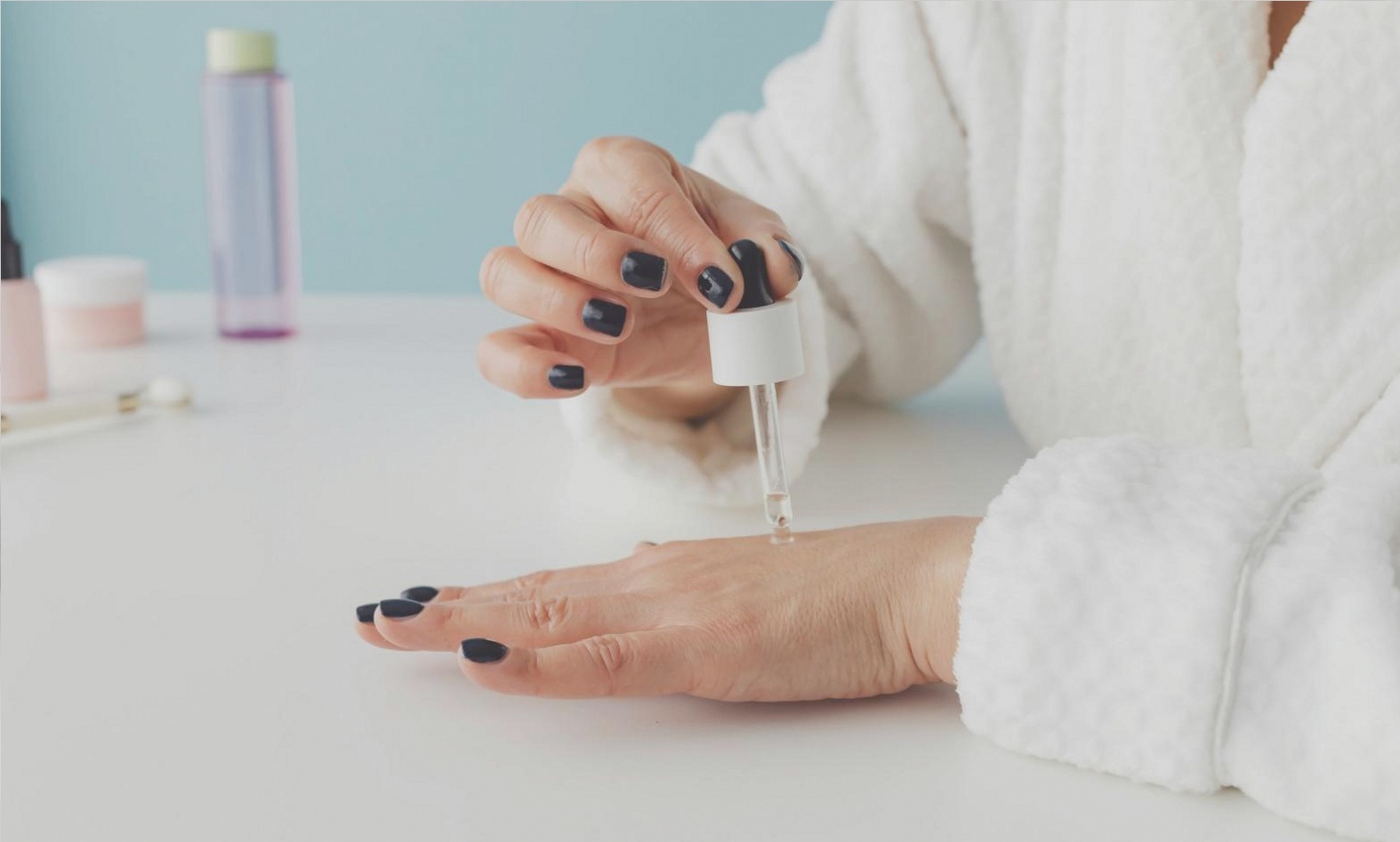 Detailarbeit bei der Nagelmodellage